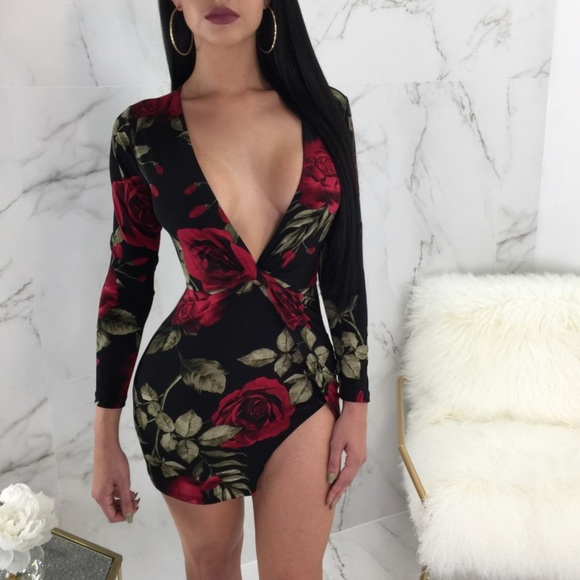 Black mini dress with rose print - Picture 1 of 2